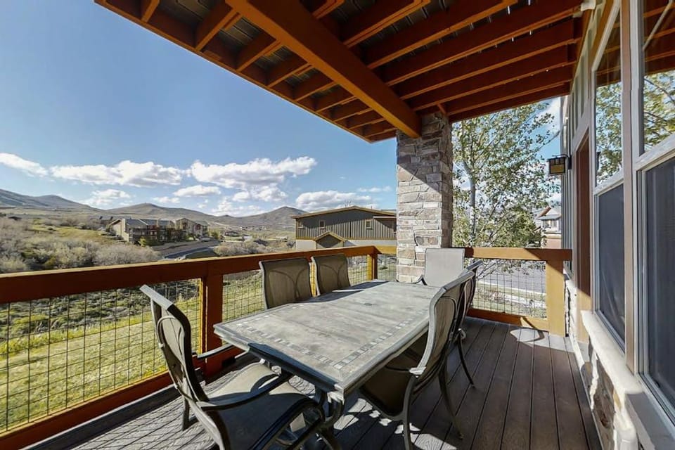 Brand-New Chic Condo - Minutes to Gondola Downtown & Jordanelle Reservoir House in Wasatch County