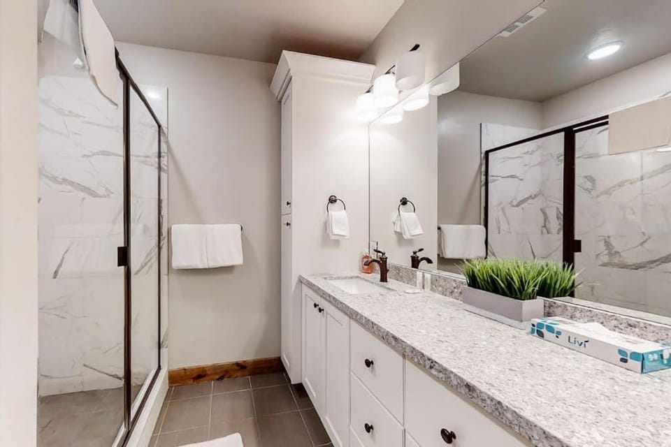 Brand-New Chic Condo - Minutes to Gondola Downtown & Jordanelle Reservoir House in Wasatch County