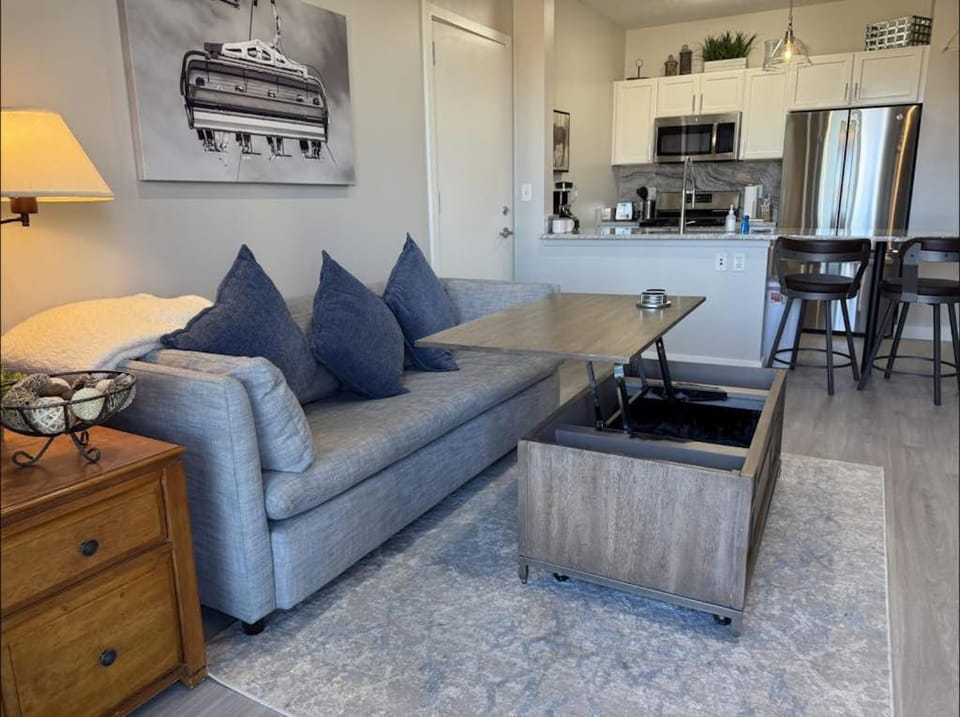 Newly renovated 2nd floor condo with pool hot tub and in home laundry House in Wasatch County