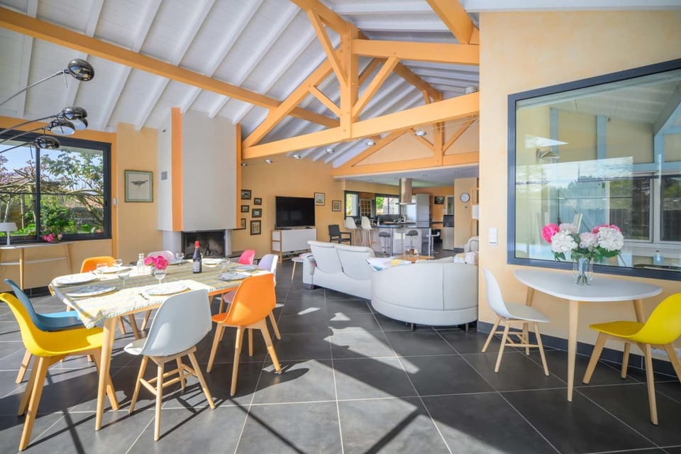 Villa with private pool on the shores of Lake Leon House in Léon