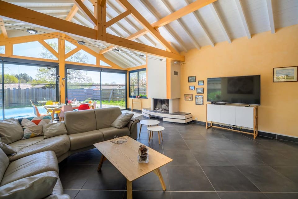 Villa with private pool on the shores of Lake Leon House in Léon