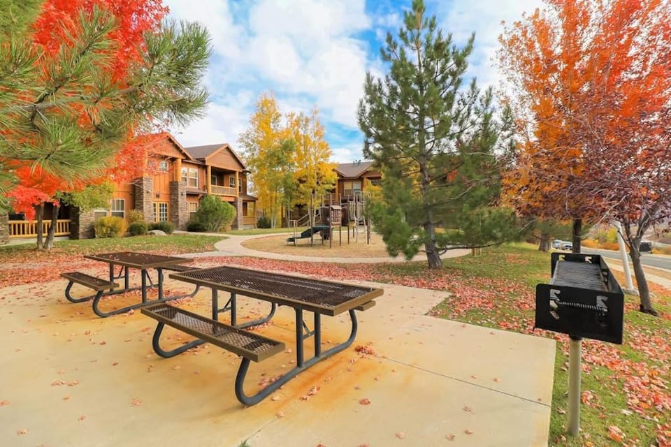 Stunning alpine escape with pool hot tub fireplace balcony & mountain views House in Wasatch County