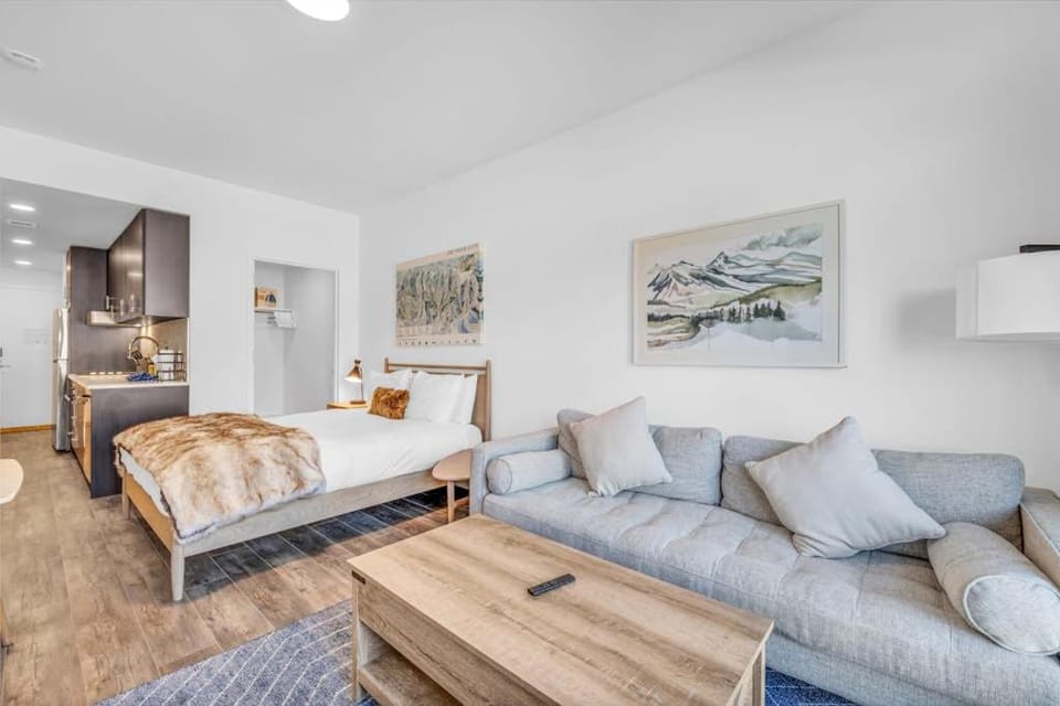 Walk onto Deer Valley gondola in 8 min & heated indoor parking Apartment in Wasatch County