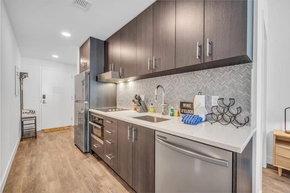 Walk onto Deer Valley gondola in 8 min & heated indoor parking Apartment in Wasatch County