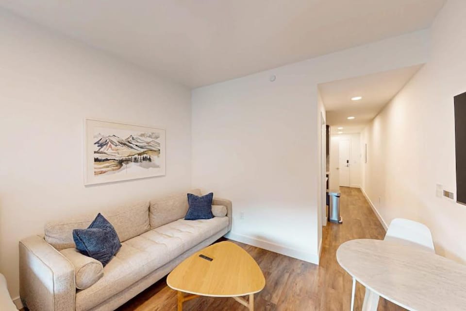 Cozy studio - Short walk to Deer Valley Village & Jordanelle Gondola Apartment in Wasatch County