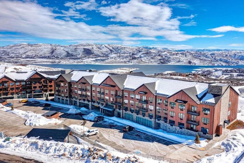 Cozy studio - Short walk to Deer Valley Village & Jordanelle Gondola Apartment in Wasatch County