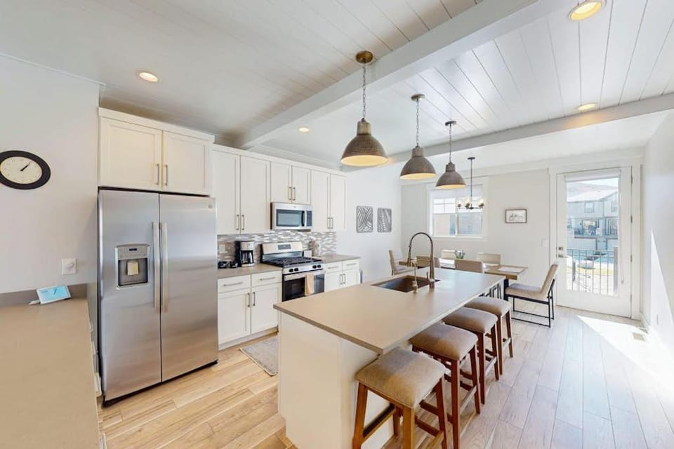 Cozy Townhouse with Playground & Dog-Friendly House in Wasatch County