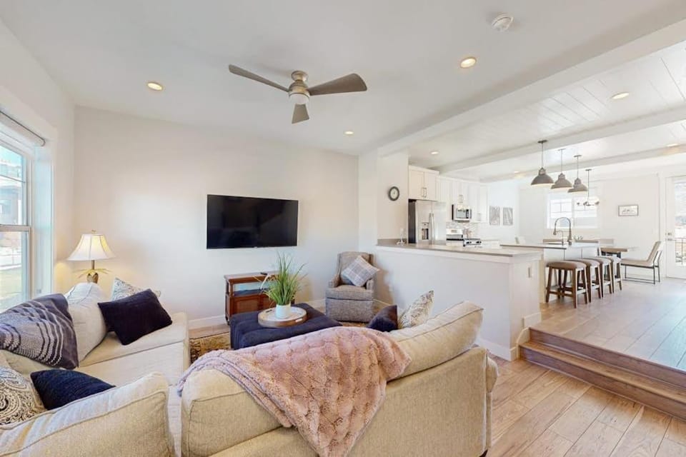 Cozy Townhouse with Playground & Dog-Friendly House in Wasatch County