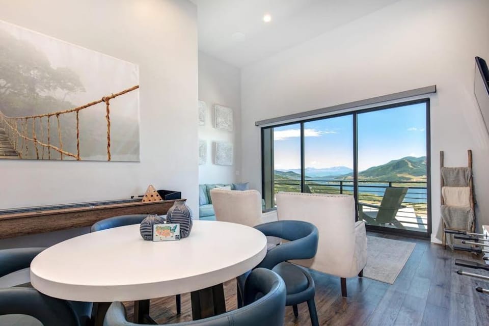 Stunning View Family Fun and Steps from Deer Valleys New East Village House in Hideout