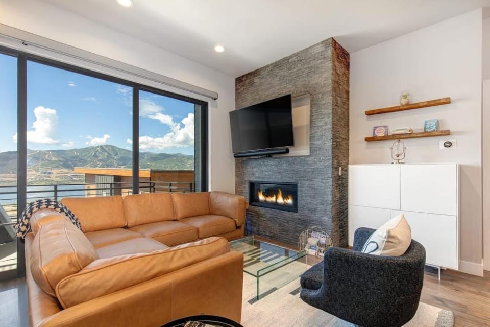 On Top of the Mountains - Unit B - Townhouse in Hideout with hot tub House in Hideout