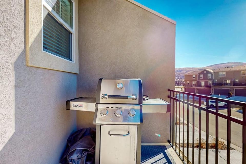 Stunning dog-friendly retreat with large balcony fireplace & mountain views House in Wasatch County