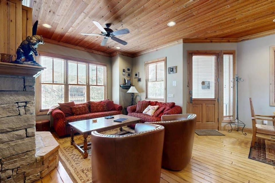 Home with Private Hot Tub Mountain Views & Resort Attractions House in Park City