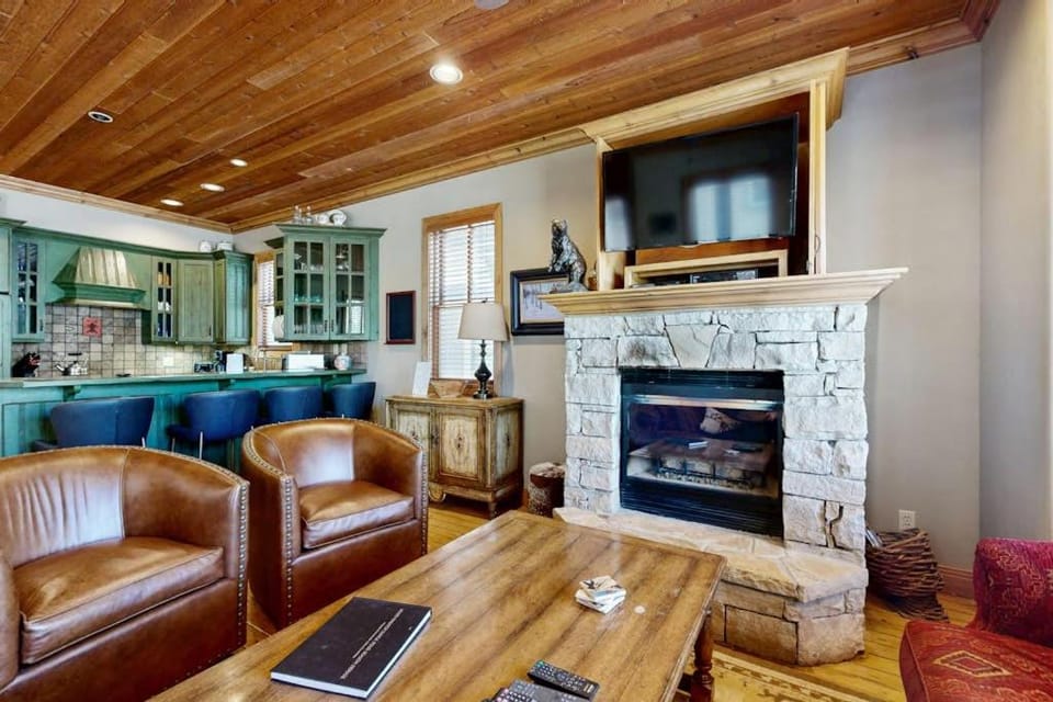 Home with Private Hot Tub Mountain Views & Resort Attractions House in Park City
