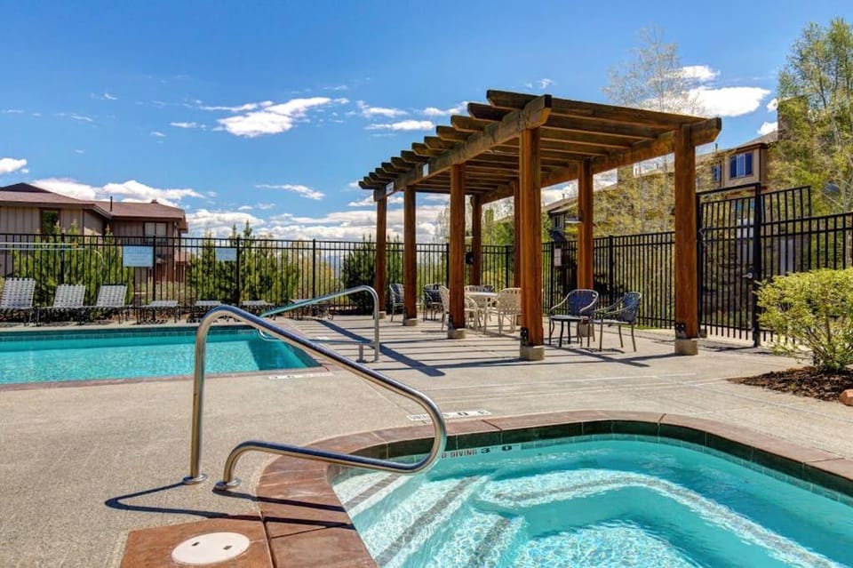 Mountain home with pool private hot tub fireplace & fitness center House in Summit Park