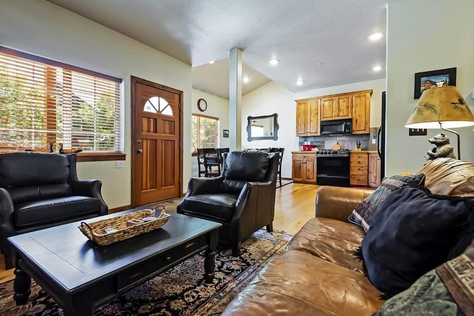 Mountain home with pool private hot tub fireplace & fitness center House in Summit Park