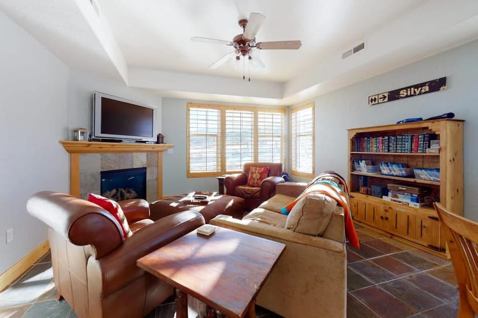 Two-Story Condo Near Skiing with Fast WiFi Central AC Fireplace & Grill House in Snyderville