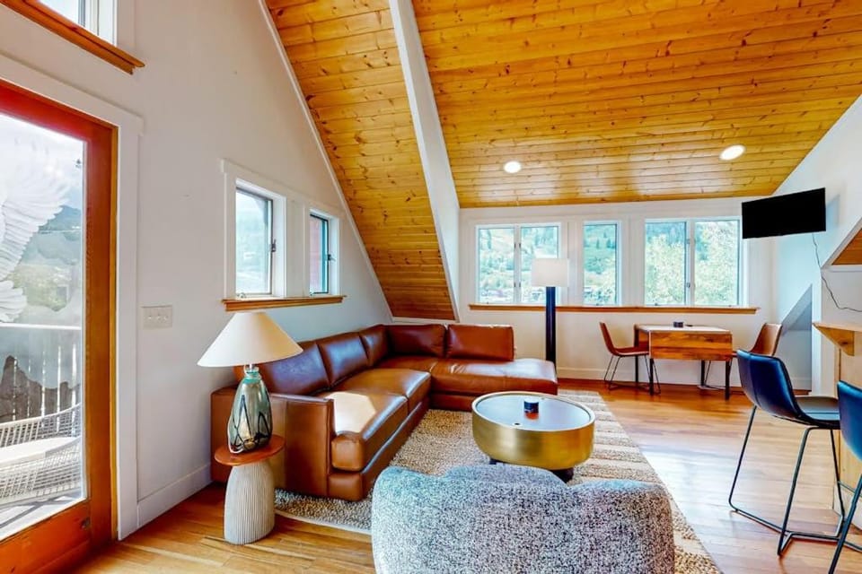 Upper-level home near Main St with private hot tub deck ski & mtn views House in Park City
