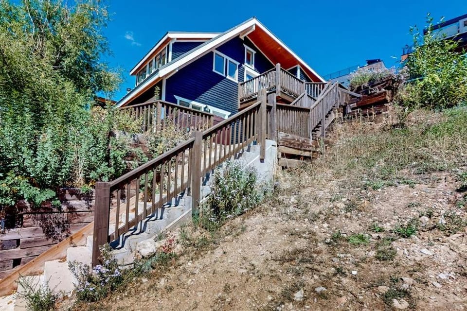 Upper-level home near Main St with private hot tub deck ski & mtn views House in Park City