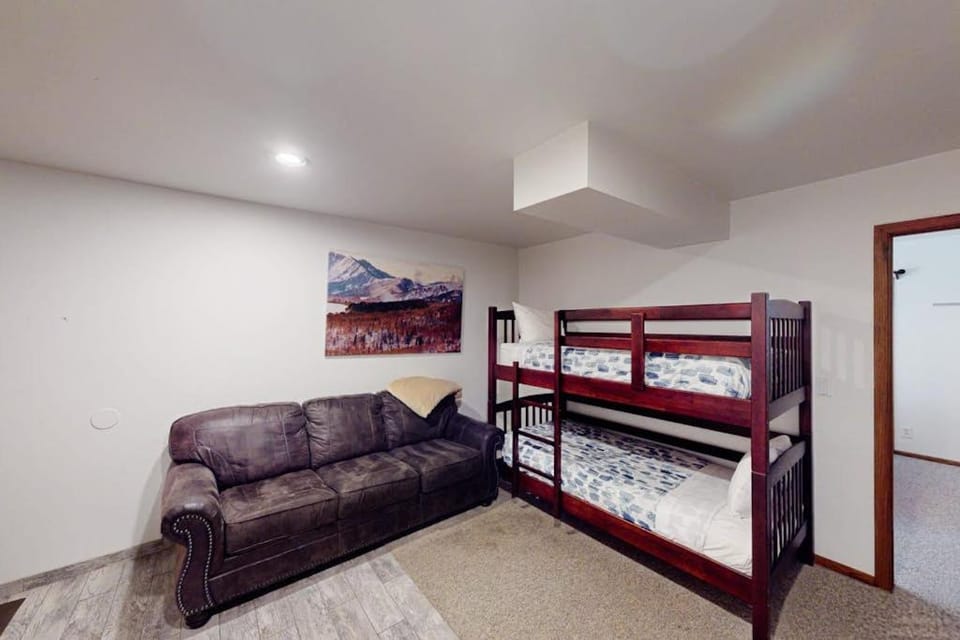 Dog-friendly 1st Floor Old Town Empire Condo with hot tub House in Park City