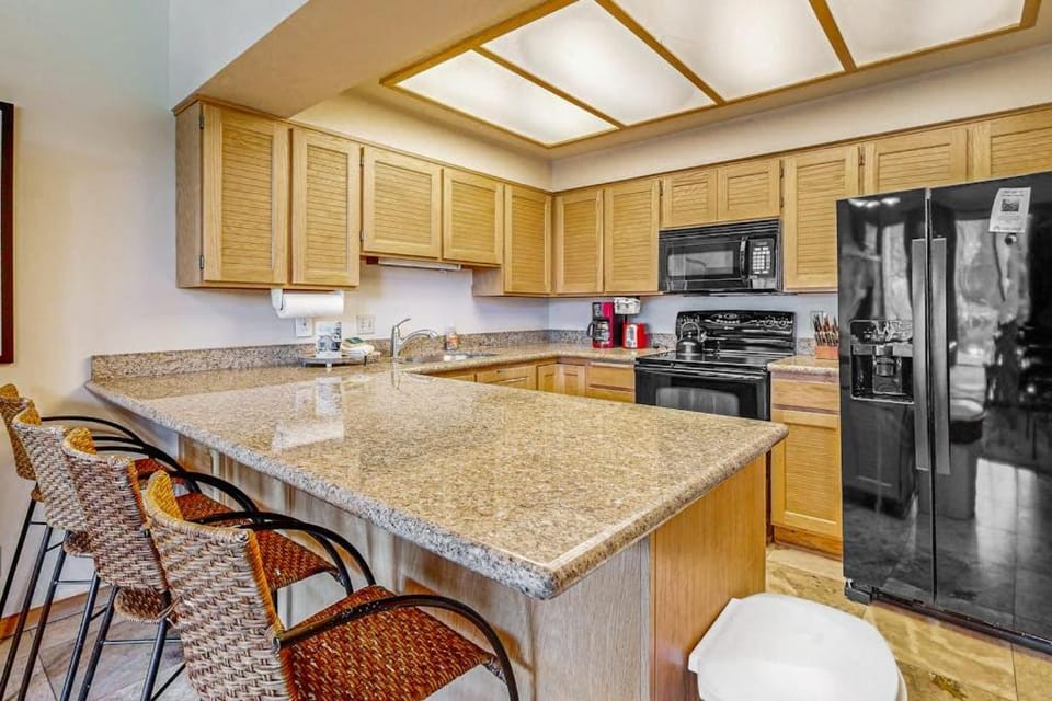 Lakeside gem with indoor hot tub at Deer Valley Resort House in Park City
