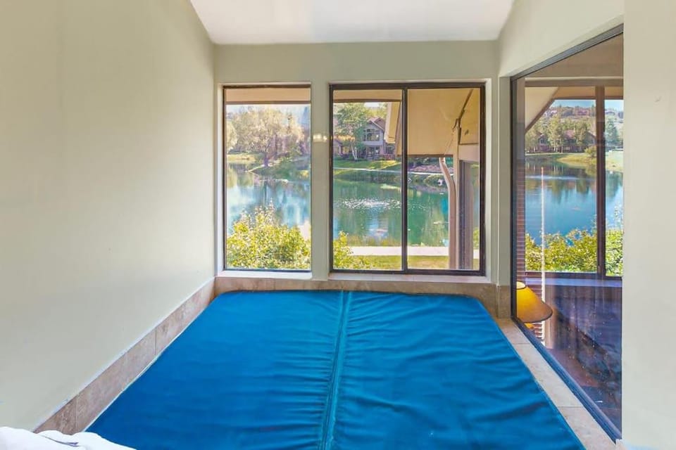 Lakeside gem with indoor hot tub at Deer Valley Resort House in Park City
