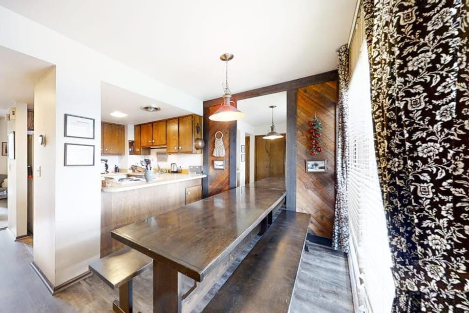 Peaceful Villa with Loft - Front Porch 2 Balconies - Next to Rec Center House in Snyderville