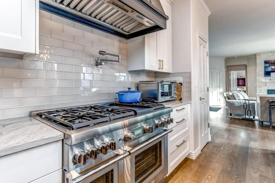 Posh Park City Paradise - Designer Interior Hot Tub Game Room & Epic Deck House in Summit Park