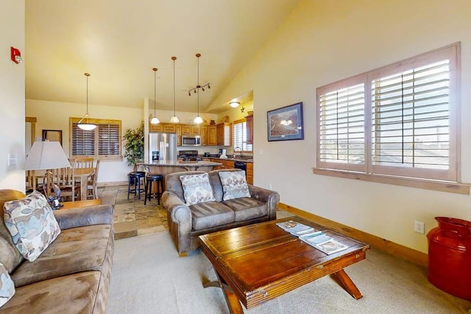 Bear Hollow Village Townhouse with Community Pool - Ski the Slopes House in Summit Park