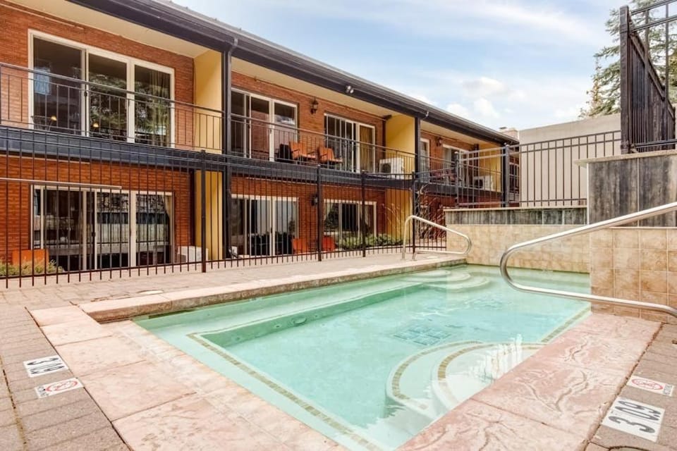 Main Street condo with AC balcony on-site dining hot tub & firepit House in Park City