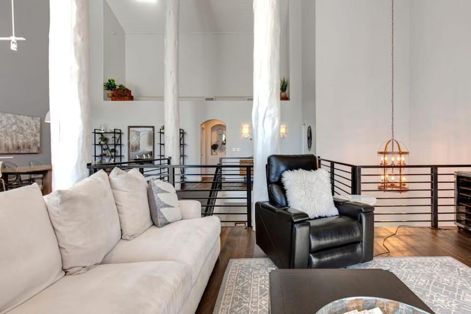 Luxe townhome with pool private hot tub washer & dryer & garage House in Snyderville