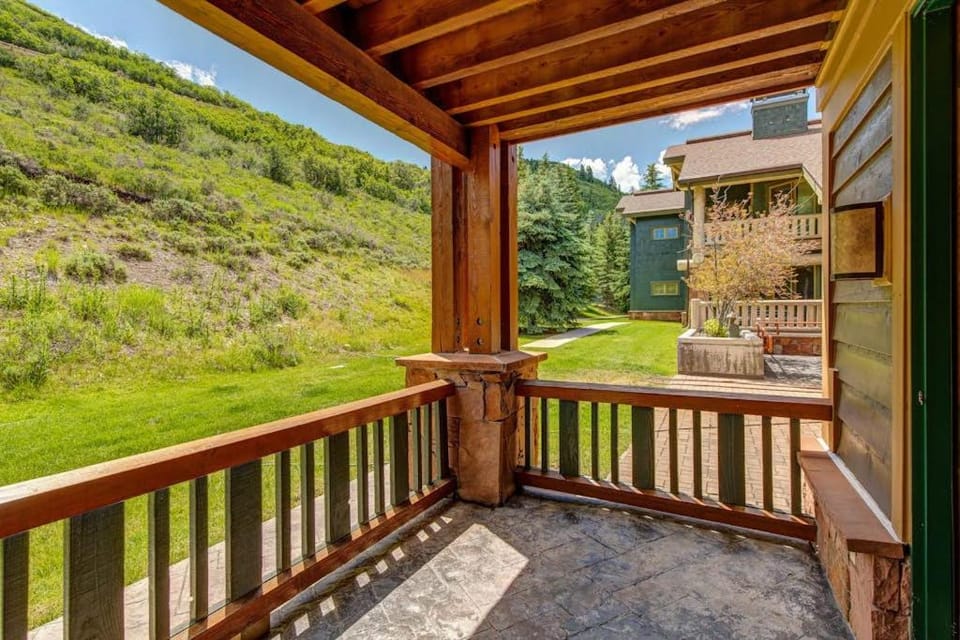Superbly located Elegant Serene Deer Valley accommodations House in Park City