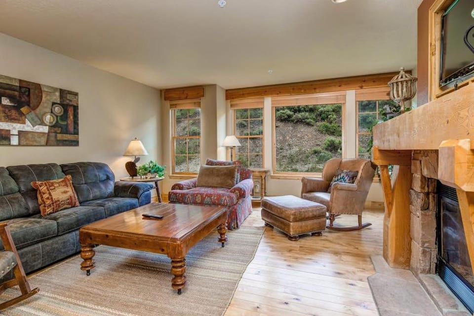 Superbly located Elegant Serene Deer Valley accommodations House in Park City