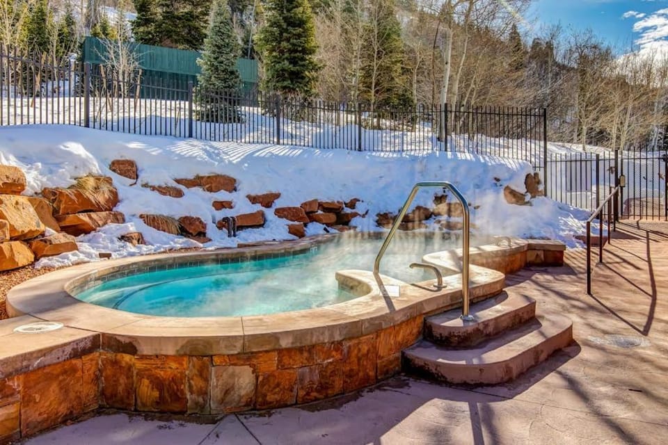 Top floor view Hotel Studio close to everything House in Park City