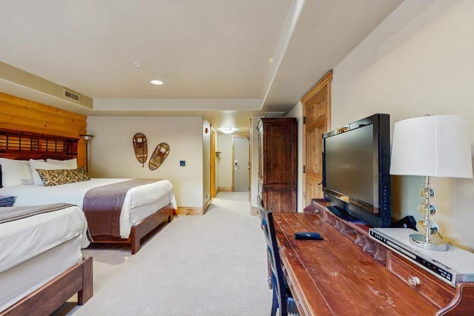 Hotel studio with views fireplace & close to everything House in Park City