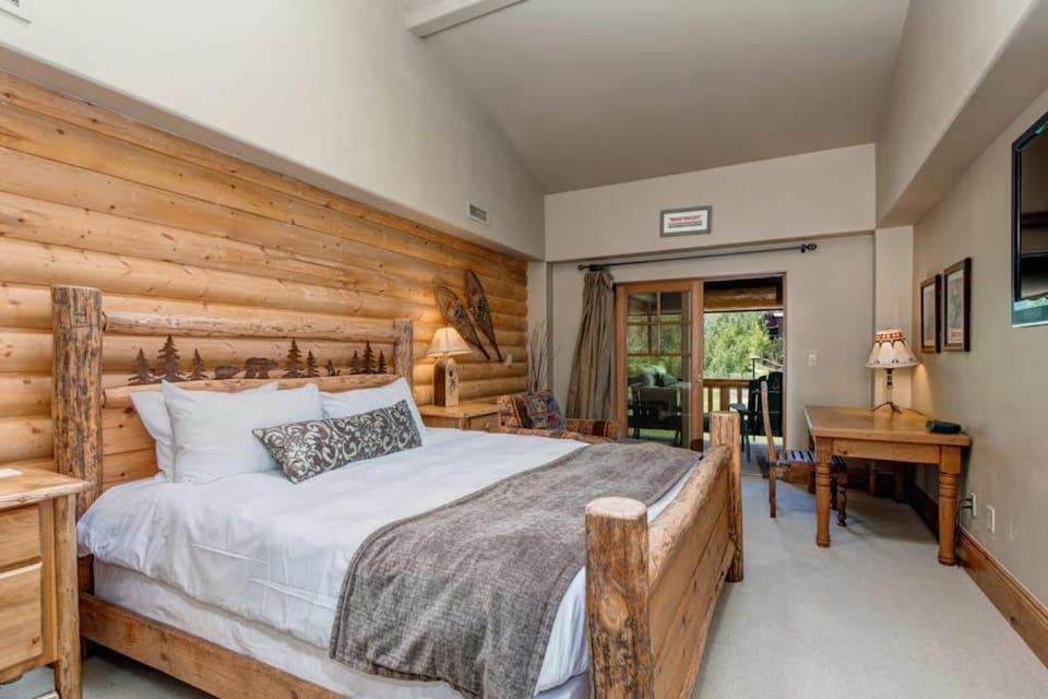 Stunning view condo with fireplace & close to everything House in Park City