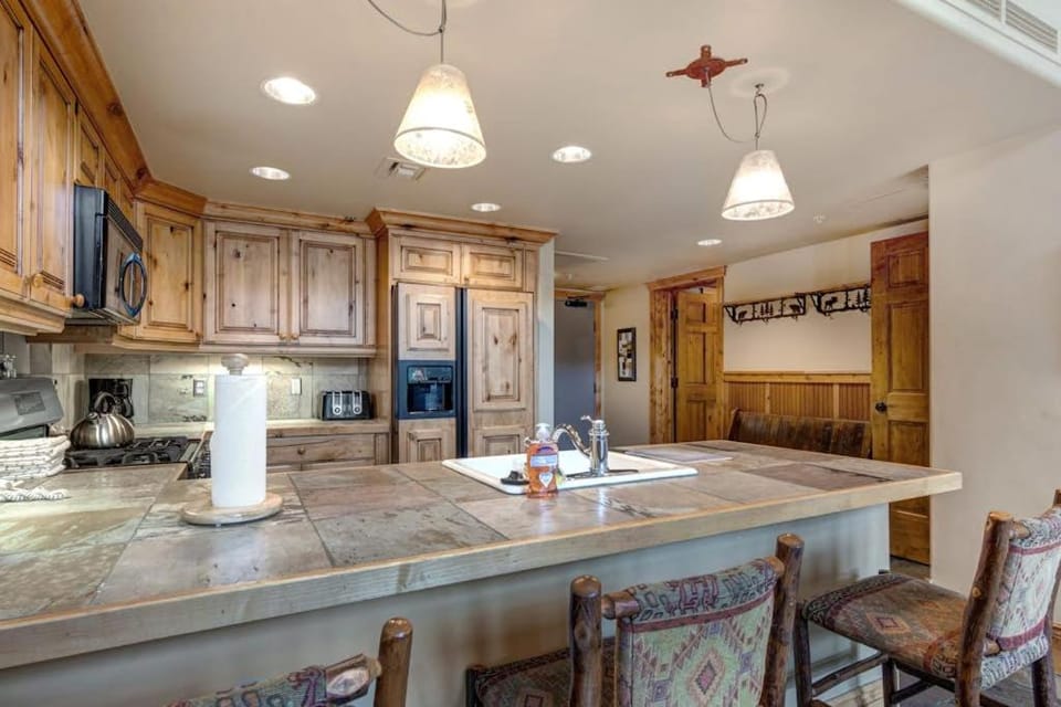 Epic view condo with fireplaces & close to everything House in Park City