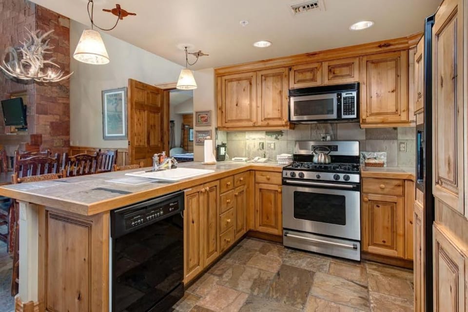 Epic view condo with fireplaces & close to everything House in Park City