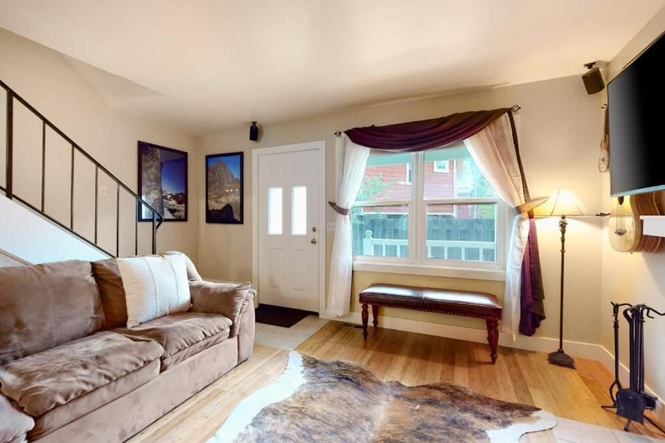 Cozy townhome within walking distance to skiing & downtown with fast WiFi & W&D House in Park City
