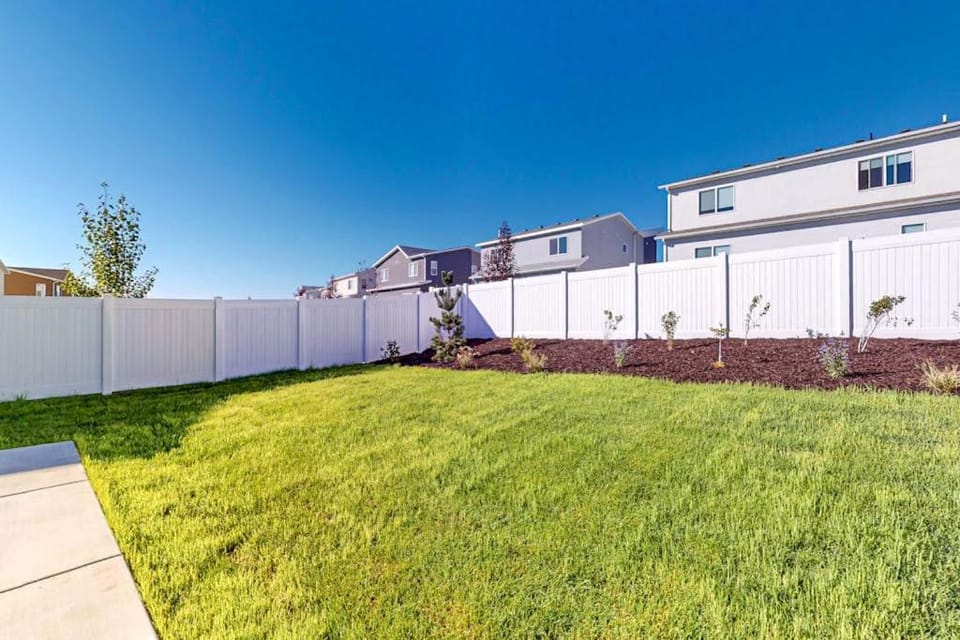 Rose Wood Hideaway - Brand-new house in Park City with large yard & game room House in Snyderville