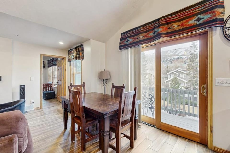 Mountain view home with hot tub fireplace & perfect walk-to-lift location House in Park City