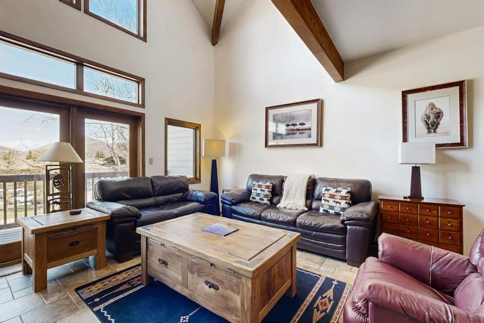 3-story mtn-view townhouse with private hot tub fireplace grill balcony W&D House in Park City