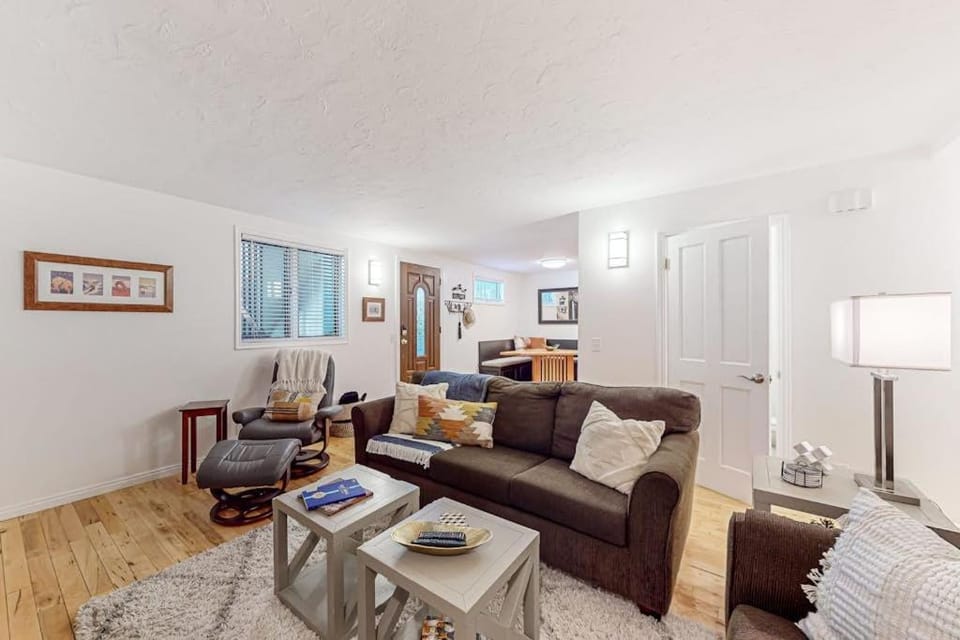 Walkable dog-friendly condo with balcony steps from Old Town Lift House in Park City