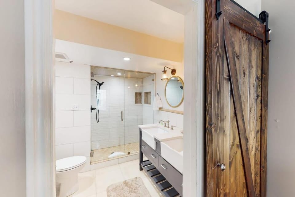 Superb mountain-view condo with Pack-N-Play full kitchen TV & washer & dryer House in Park City