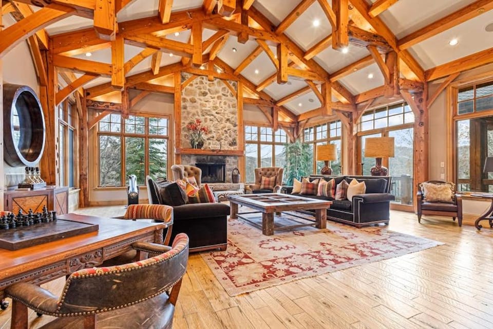Luxury lodge with hot tub sauna game room movie room & Deer Valley views House in Park City