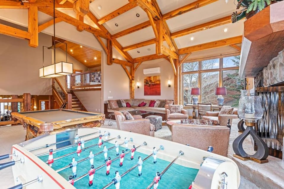 Luxury lodge with hot tub sauna game room movie room & Deer Valley views House in Park City