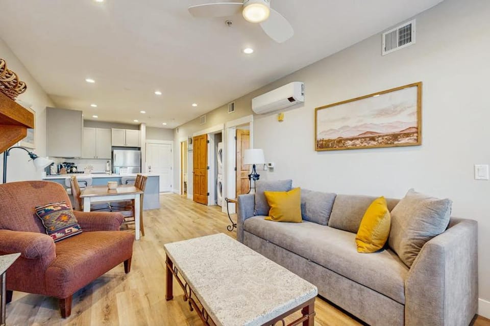 Mountain retreat with fireplace hot tub pool & fitness room House in Summit Park