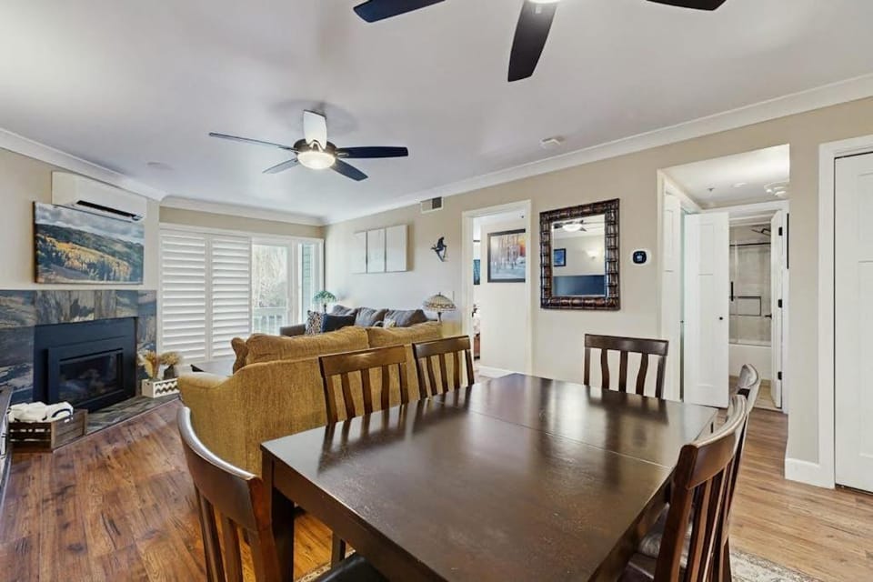 Old Town third-floor Empire condo with fireplace mountain view walk to lifts House in Park City