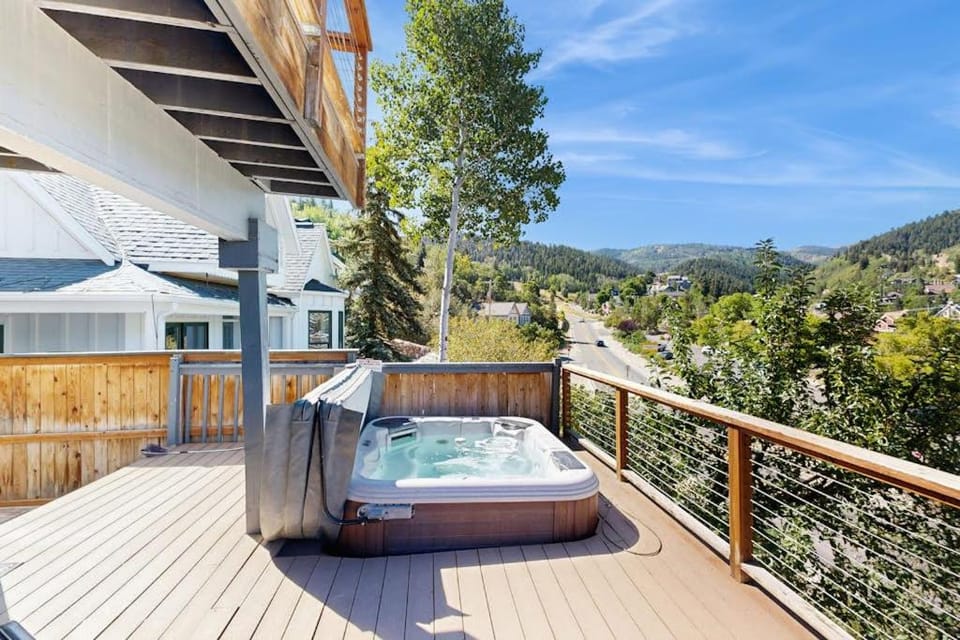 Ski Lodge Panoramic Views Four Season Retreat House in Park City