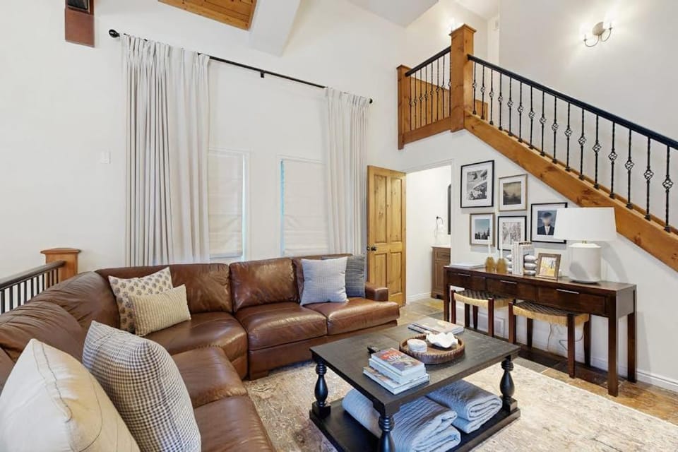 Ski Lodge Panoramic Views Four Season Retreat House in Park City