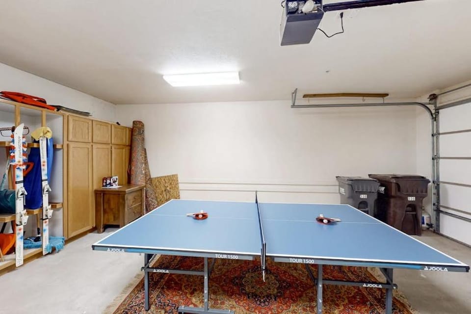 Updated Condo minutes from downtown & slopes with hot tub House in Park City